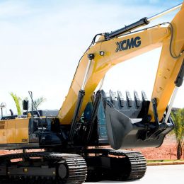 Máy đào bánh xích gầu 1.6m3 - XE370CA