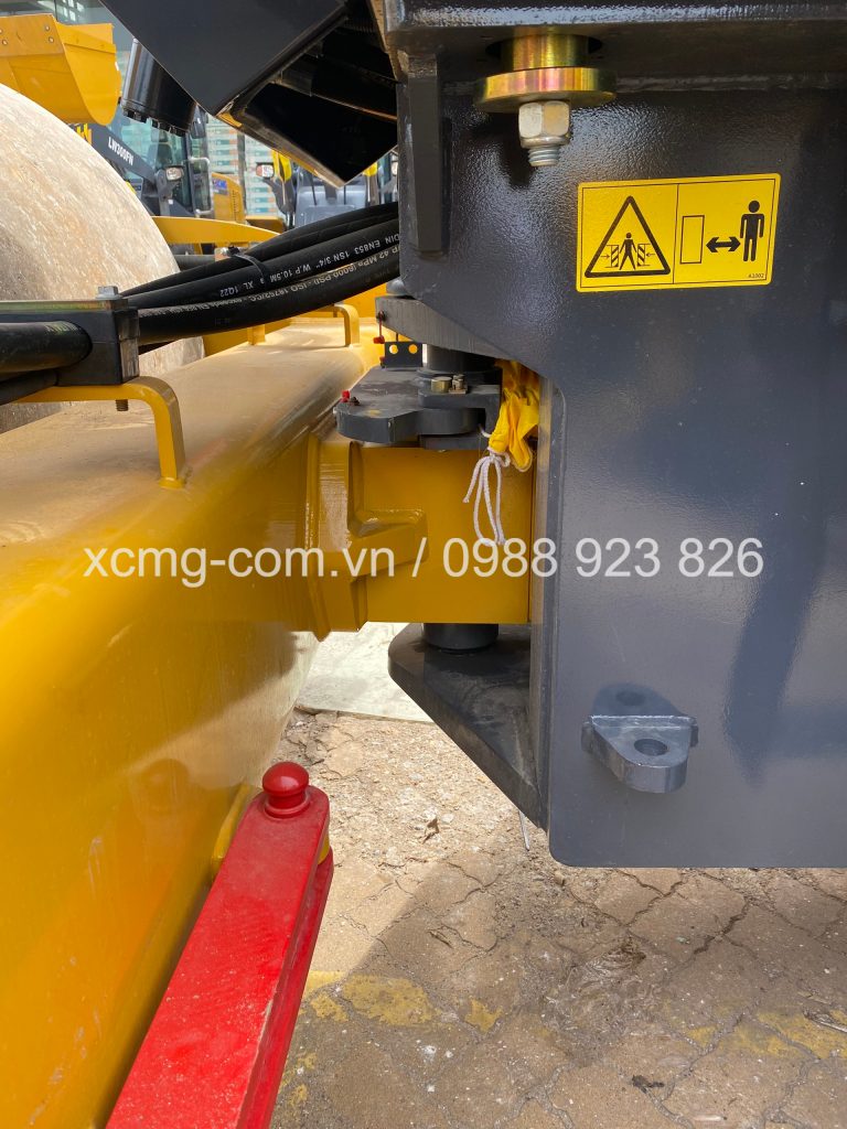 Máy lu rung 14 tấn xs113e