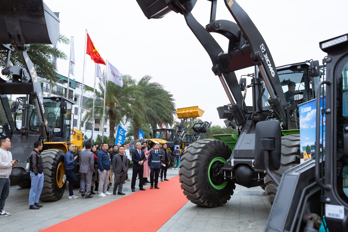 Công ty TNHH Máy và Thiết bị XCMG Việt Nam là đơn vị nhập khẩu và phân phối độc quyền chính hãng các sản phẩm xúc lật XCMG