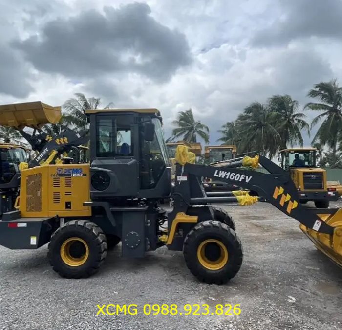 Xúc lật nhỏ thuỷ lực LW160FV gầu 0,9m3 tải 1.2 tấn XCMG Việt Nam