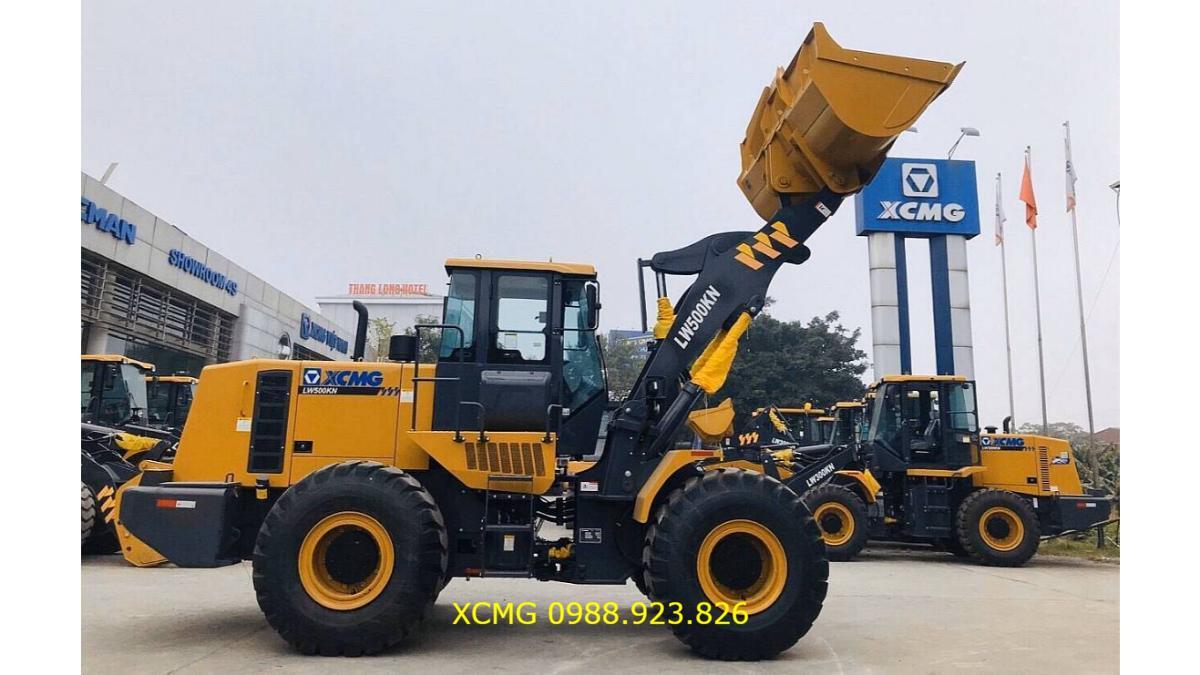 Máy xúc lật XCMG model LW500KN gầu 4,2m3, 2 tầng đổ dây truyền công nghệ Châu Âu