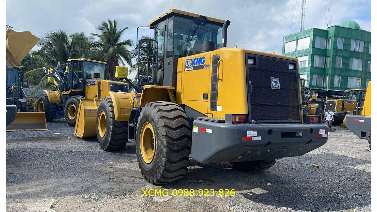 Máy xúc lật XCMG LW500KN gầu 4,2m3, sức nâng 5.5 tấn dòng sản phẩm cao cấp